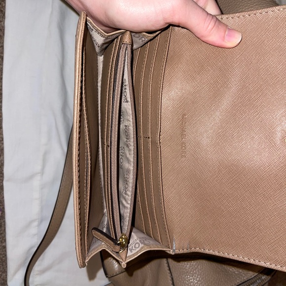 Nude Michael Kors Handbag amazing condition - Picture 4 of 9